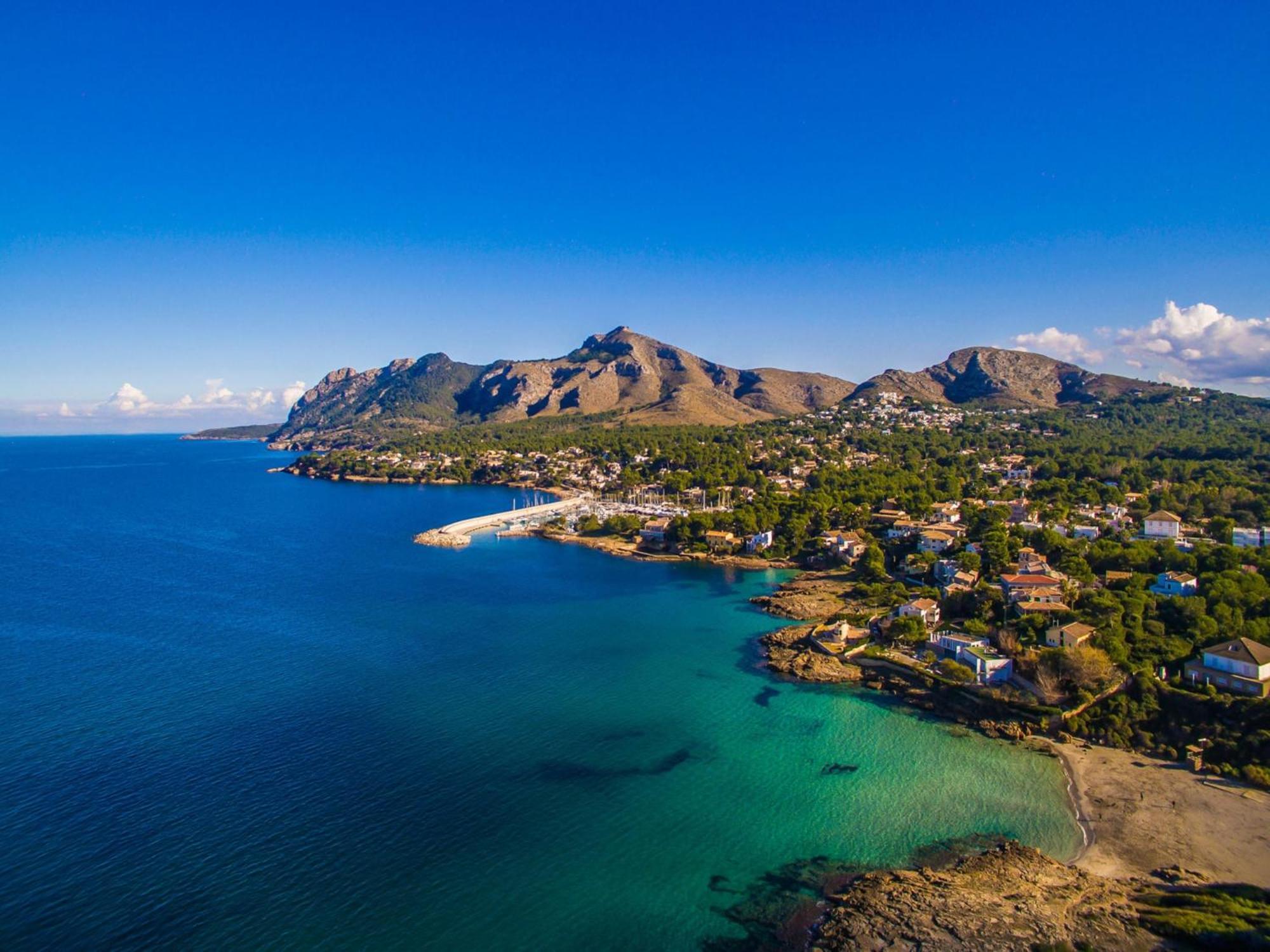 Apartment 6 Bedroom In Majorca *
